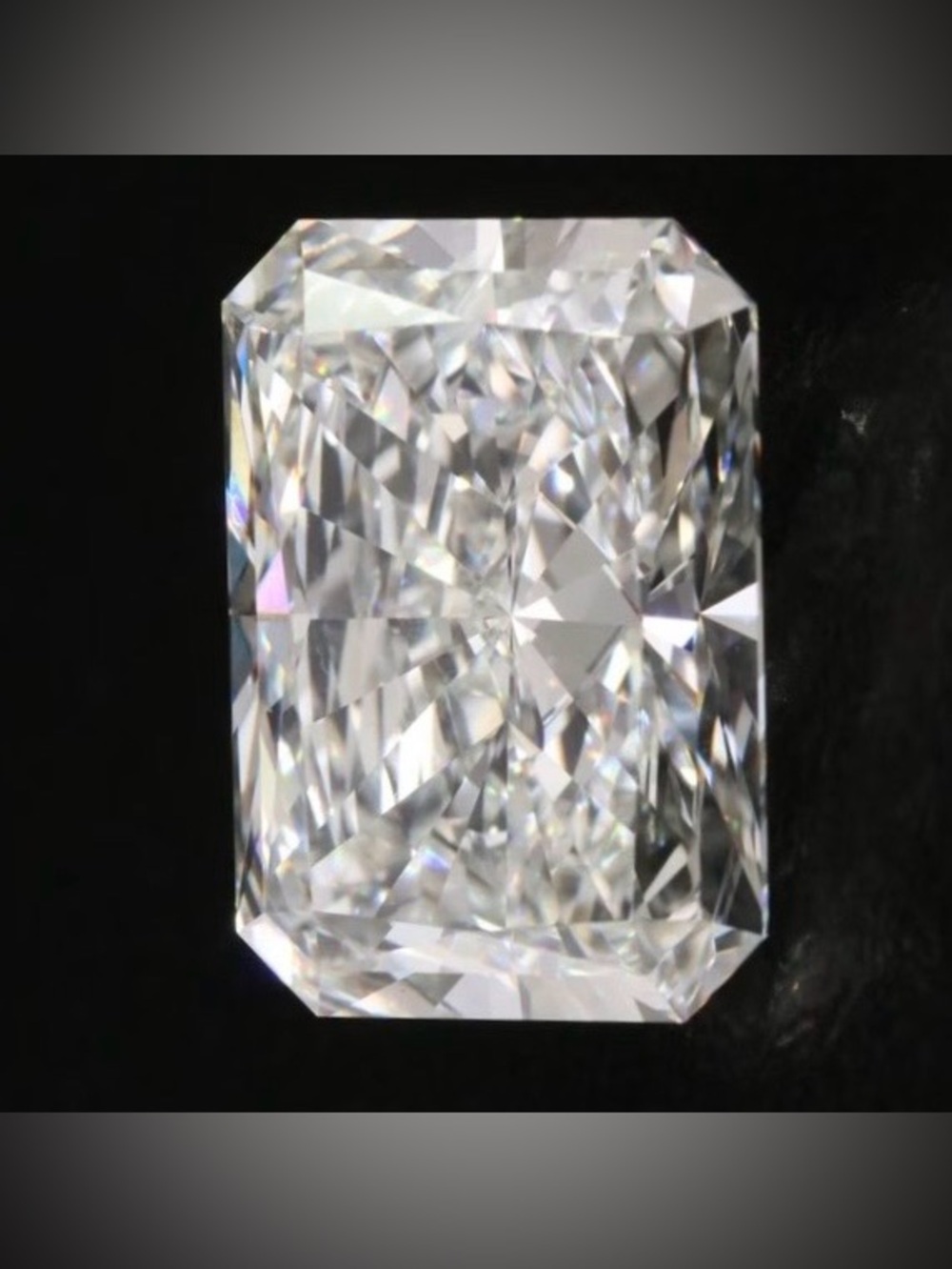 Huge, full of fire and flash 5.05 radiant IGI certified lab diamond
